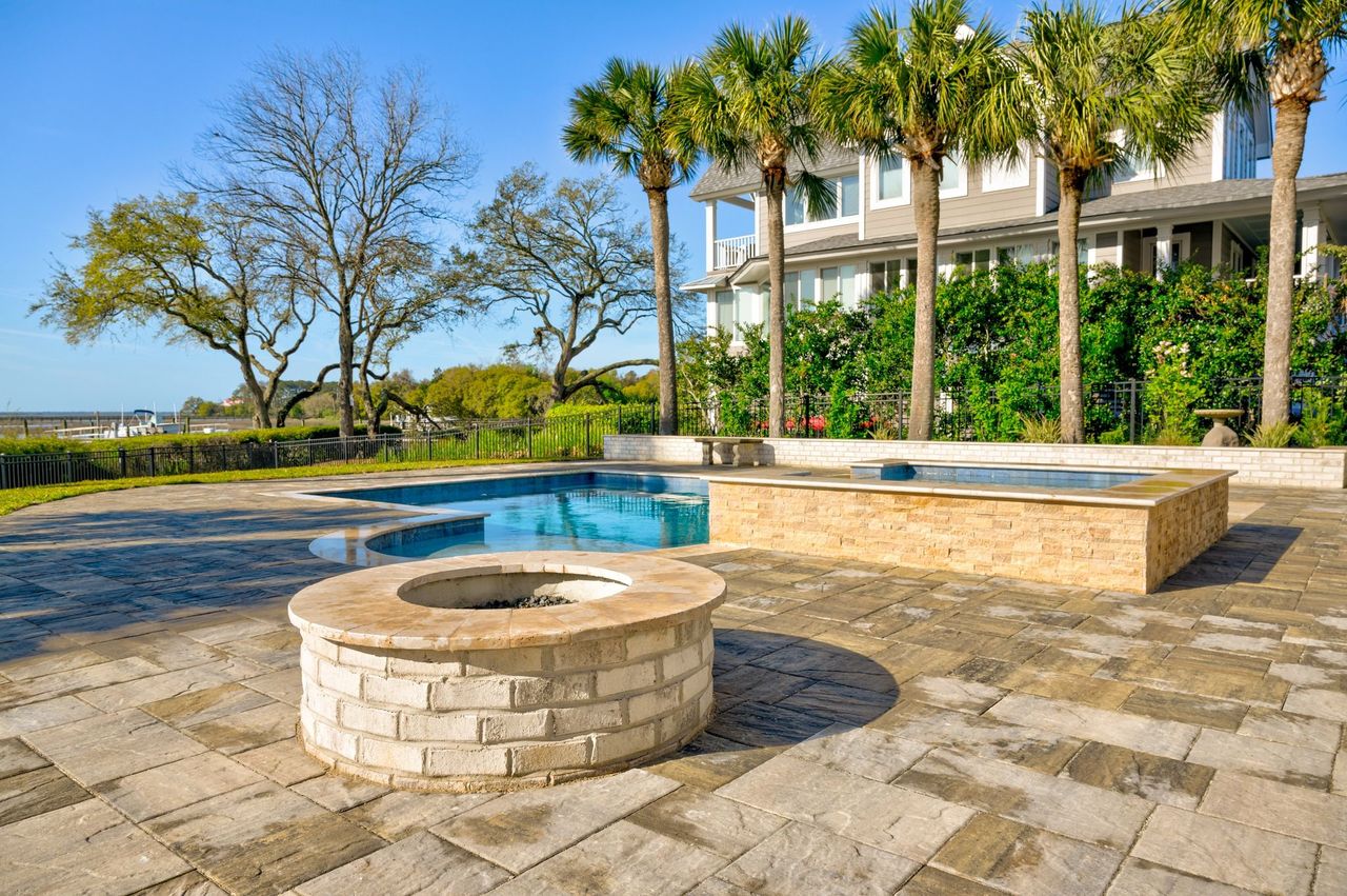 Outdoor Kitchen Design & Build Services
